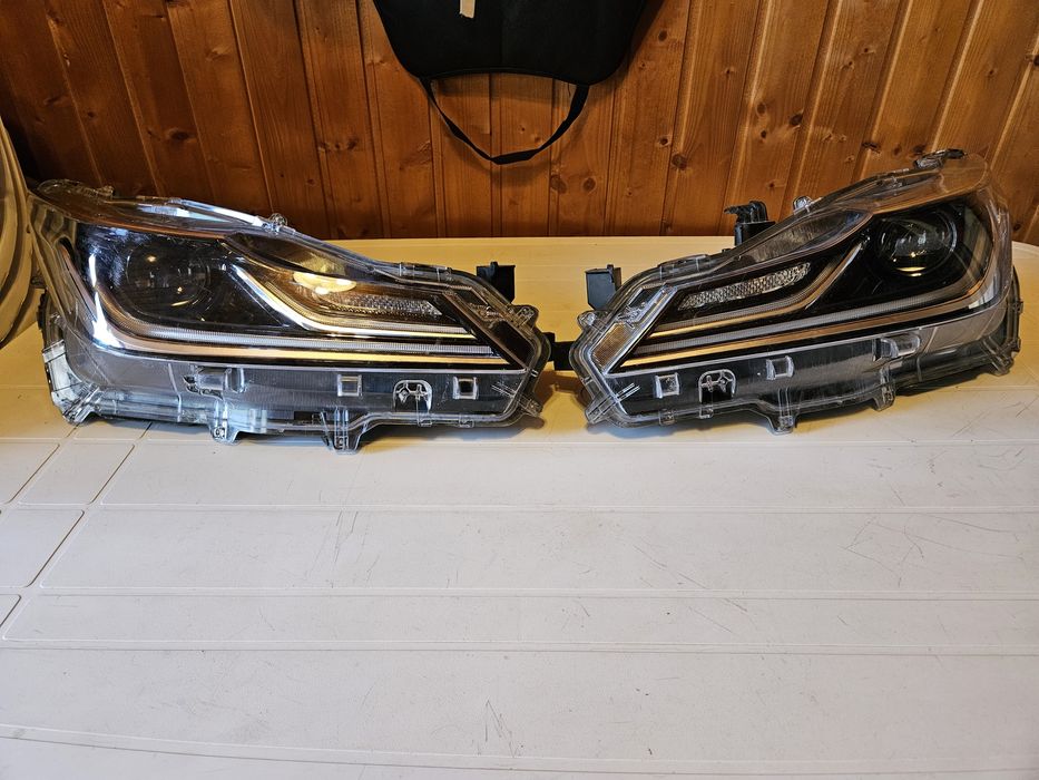 Faruri+Proiectoare Toyota Corolla Hybrid