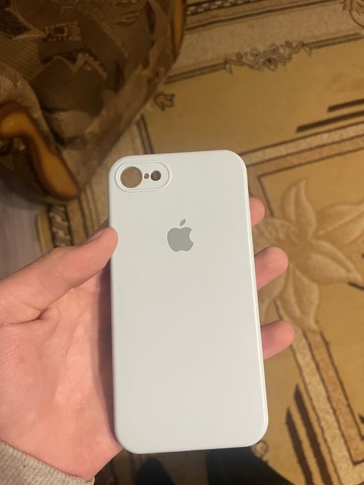 Продаю айфон СЕ 2020