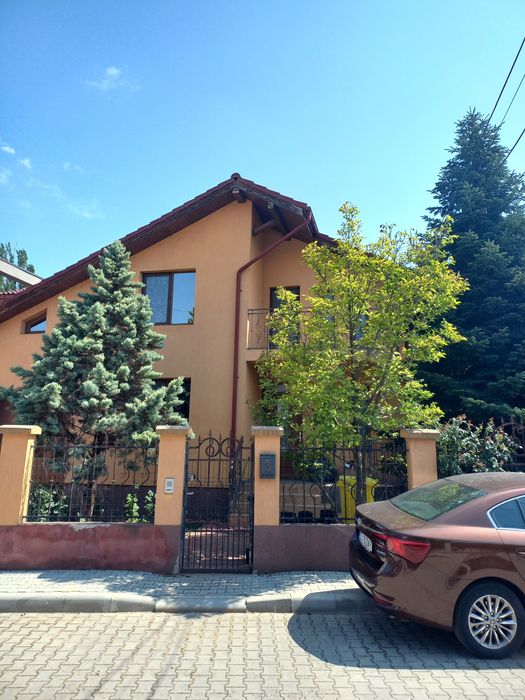 casa de vânzare lângă giratoriul de la Ford