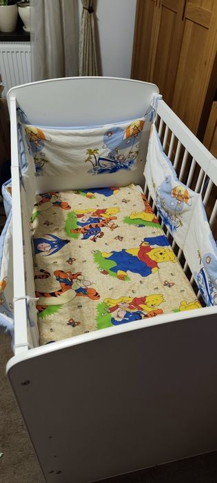 Vând pătuț / pat set complet  de bebelus + haine, body-uri +marsupiu
