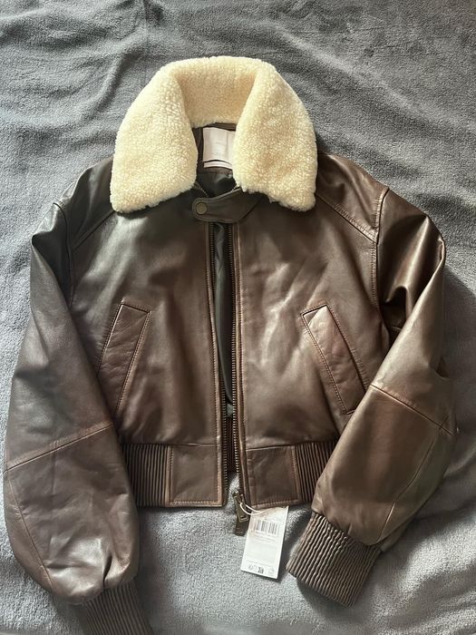 Яке от естествена кожа с махаща се яка от овча кожа