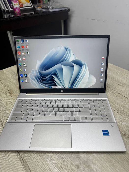 Hp pavilon SSD  512/8GB Intel Core i3 13400 UHD