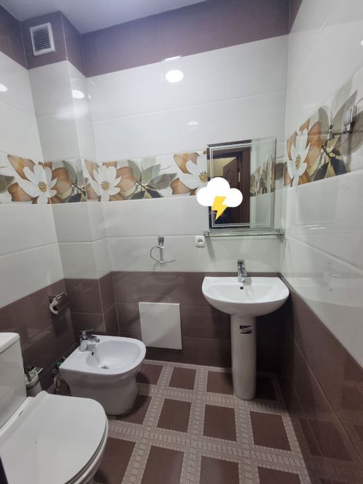 Сергели Голдон хаус 3/1/5 срочно сотилади.