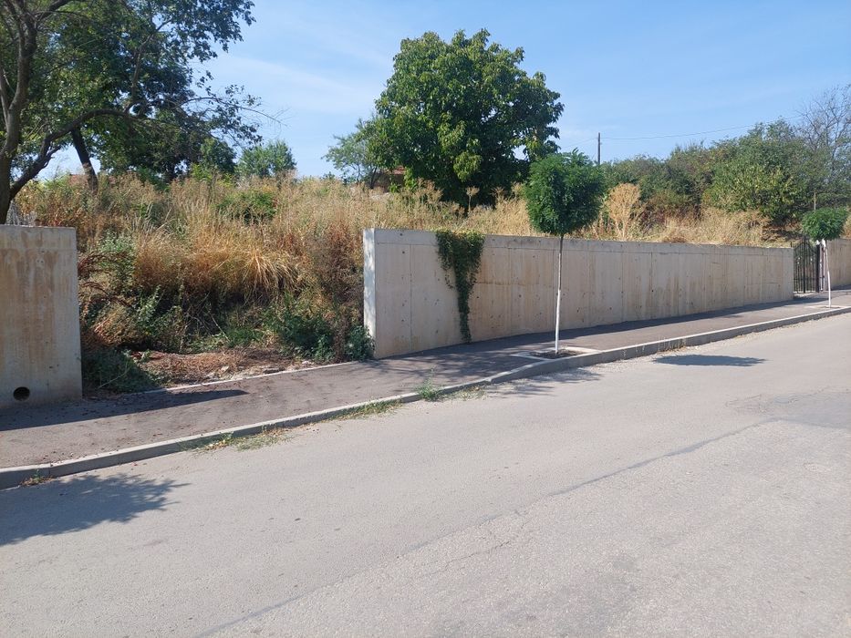 Продава парцел в Центъра на с.Петърч