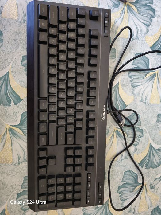 Продаётся клавиатура HYPERX Alloy Core RGB