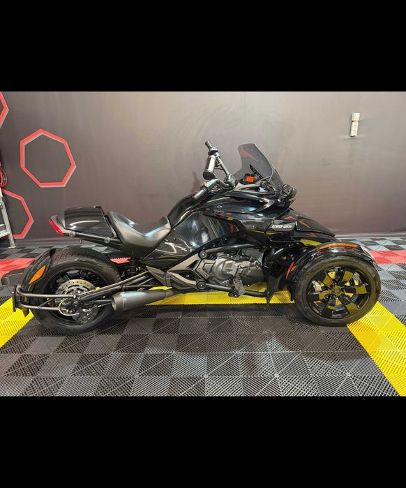 Can am Spyder Bombardire
