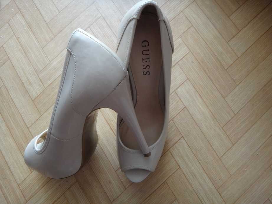 Официални обувки Guess, оригинални, на ток и платформа, лачени