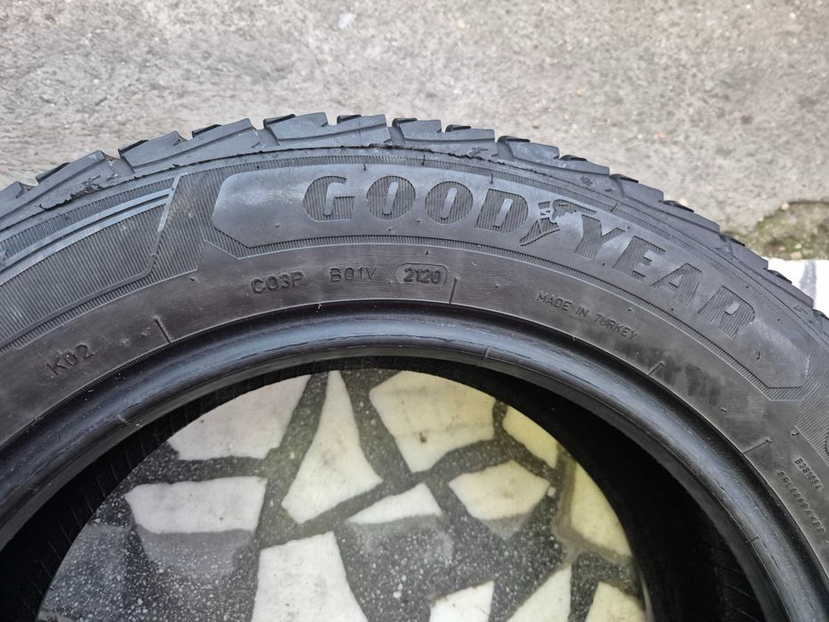 2 Anvelope de IARNA - 215/60/17C - GoodYear - APP NOI - DOT 2020 !