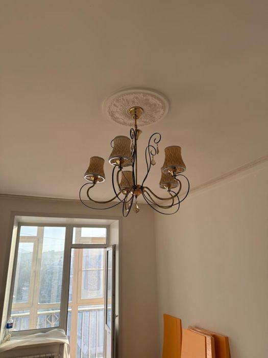 Продам люстры (лампы в комплекте)