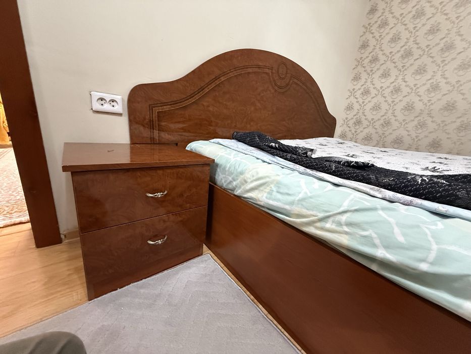 Продам двуспальную кровать