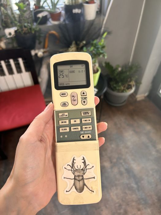 Продавам демонтиран климатик Midea 12 000 BTU (Охлаждане и Отопление)