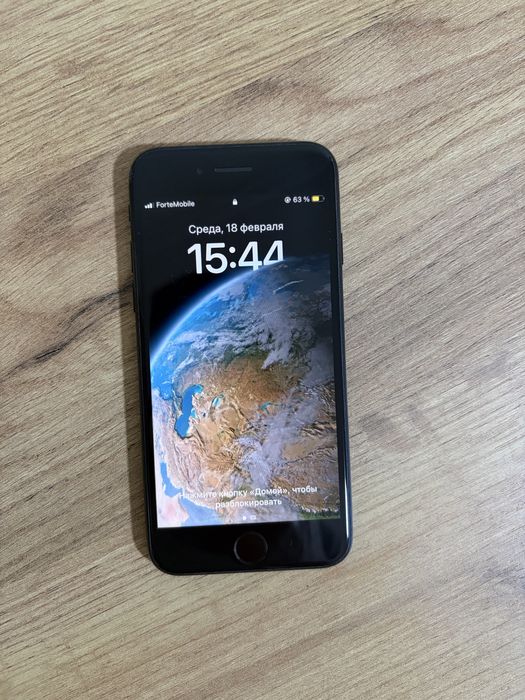iPhone SE 2020 64 GB в отличном состоянии