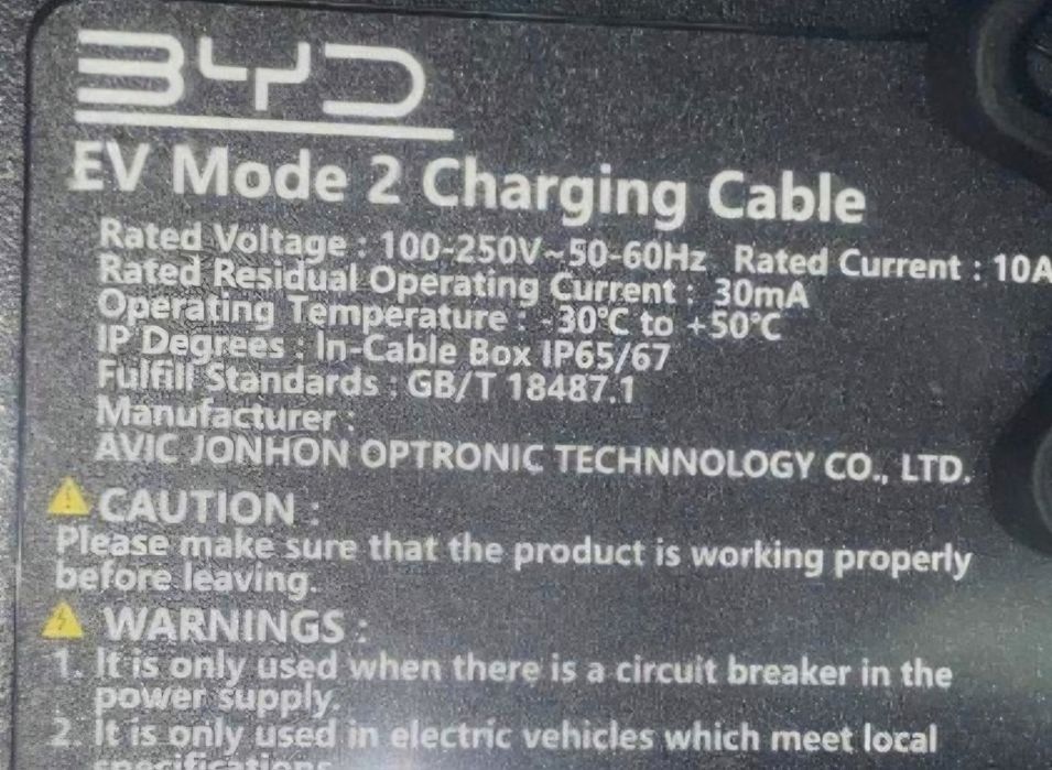 Zaryadnoe ustroystvo firmi BYD. 1.5 kv. 8~10 A