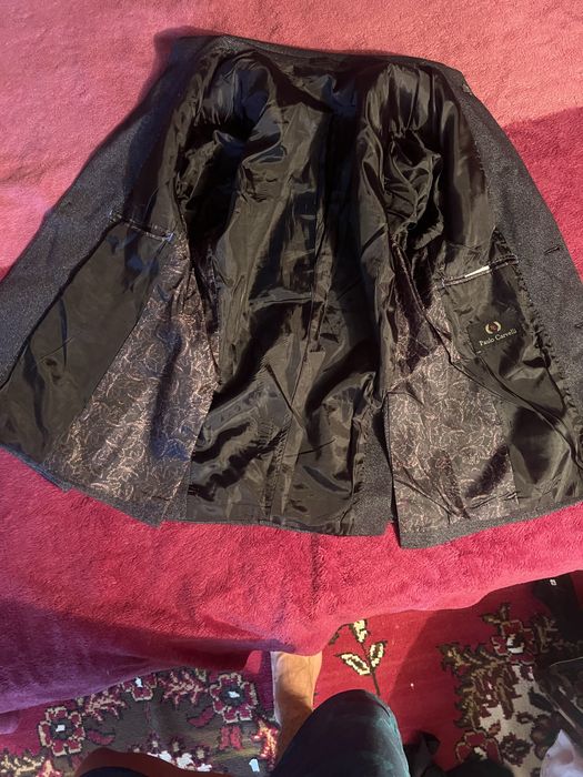 Vand 2 perechi de pantaloni xl di un palton