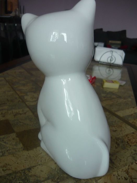 Голяма порцеланова котка на ELPA Alcobaca - за колекция