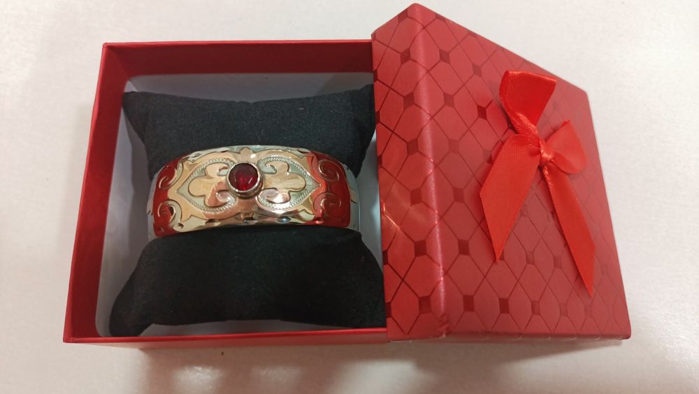 Продам браслет новый