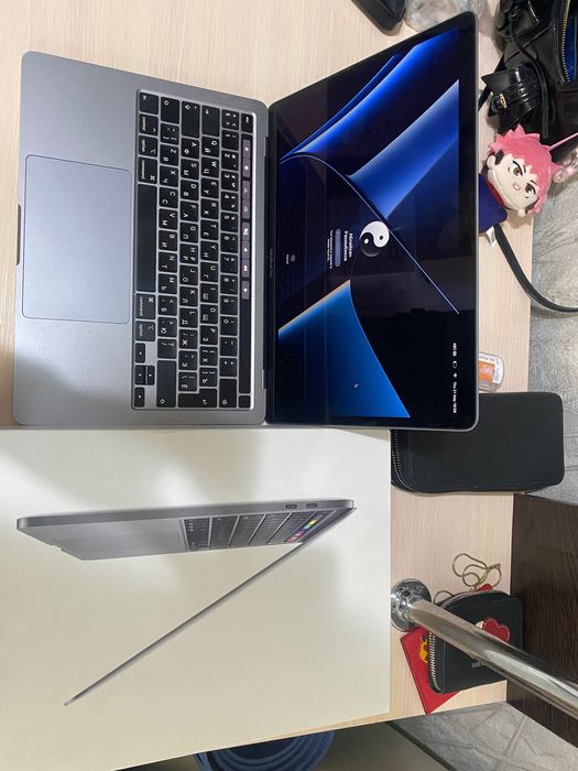 Продам MacBook Pro 13 дюймов, 2020 года.