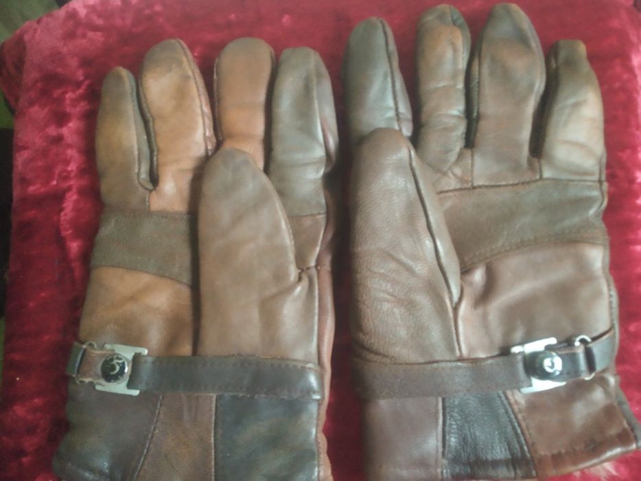 Продаю кожаный перчатки.