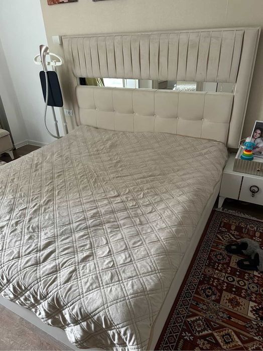 Спальный гарнитур в отличном состояний