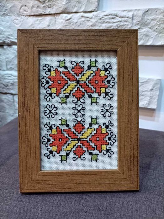 Ръчно бродирана шевица в рамка