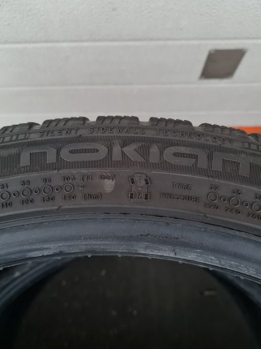 Зимни гуми 2 броя NOKIAN Wr A4 245 40 R20 дот 3219