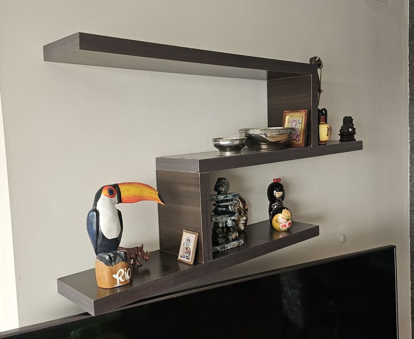 Стилни и модерни рафтове за стена