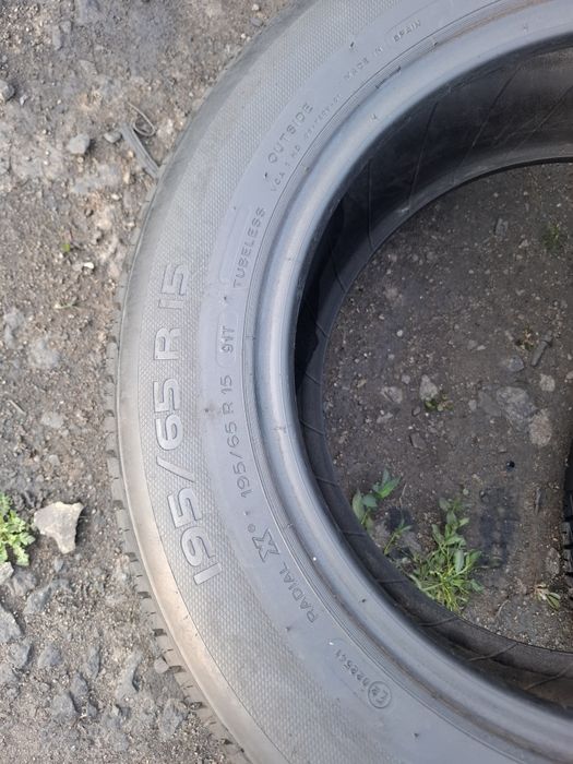 Vand 1 sau 2 anvelope 195 65 15 noi 1 buc michelin 1 buc dunlop