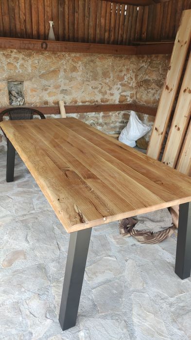 Трапезна маса от масив дъб с метални крака