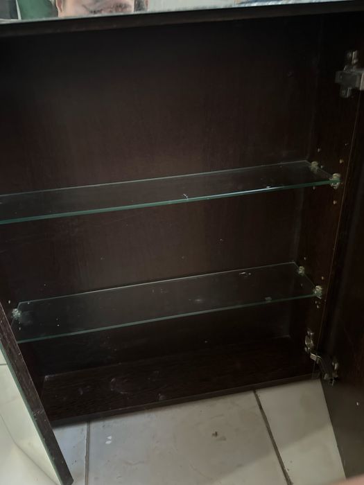 Зеркало с полкой в ванную