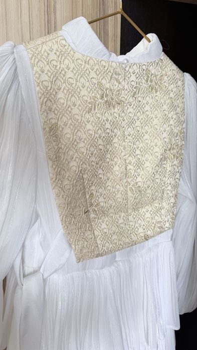 сән үйінің киімдерін сатамын