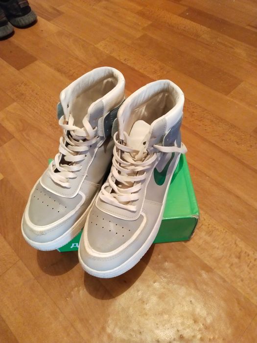 Продам кроссовки Nike