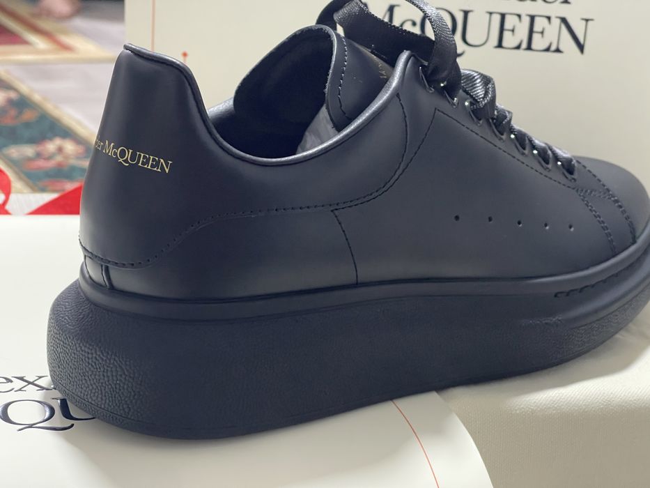 Adidasi alexander mcqueen noi cu eticheta