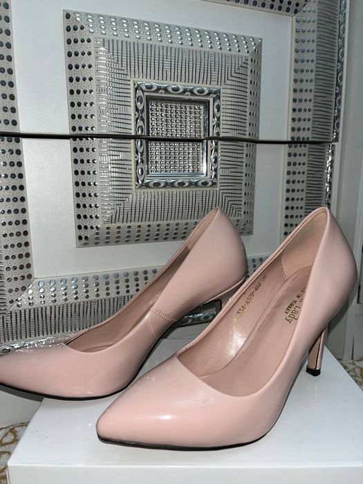 Продаю новую туфли