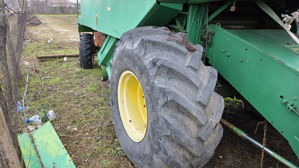 Combină agricolă John Deere 1065 - Pentru piese / Recondiționare (Defe