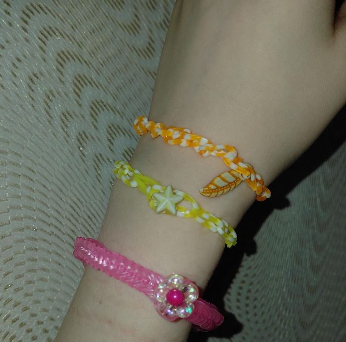 Браслеты и брелки ручной работы