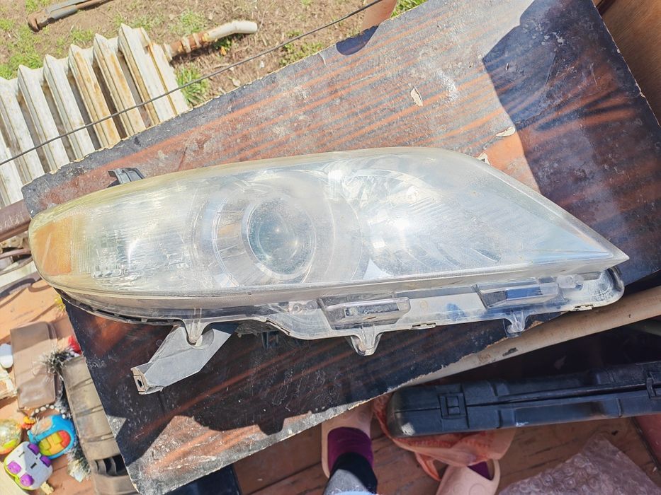 Фара тайота стенна