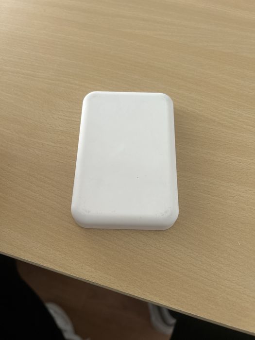 Baterie externa: 100 lei