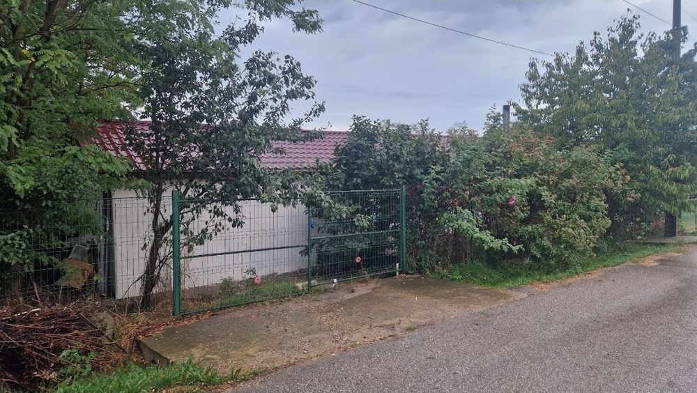 Casă nouă, teren 2200m2 în zonă liniştită şi retrasă, cu ieşire la râu