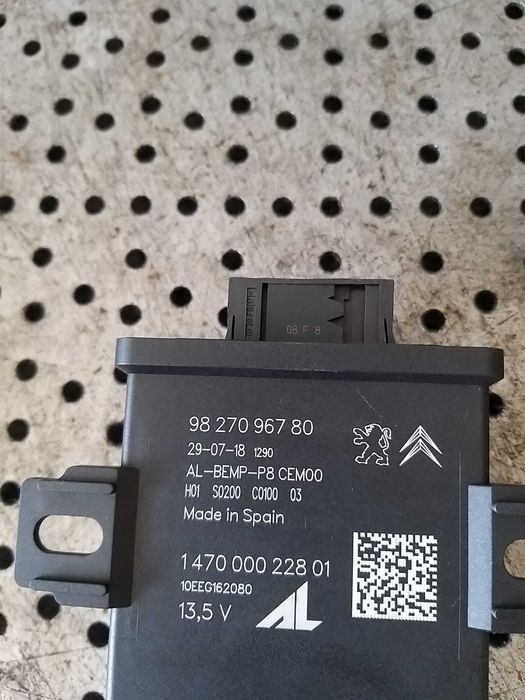 Modul calculator reglaj faruri peugeot 3008 2 2018 9827096780 147000022801