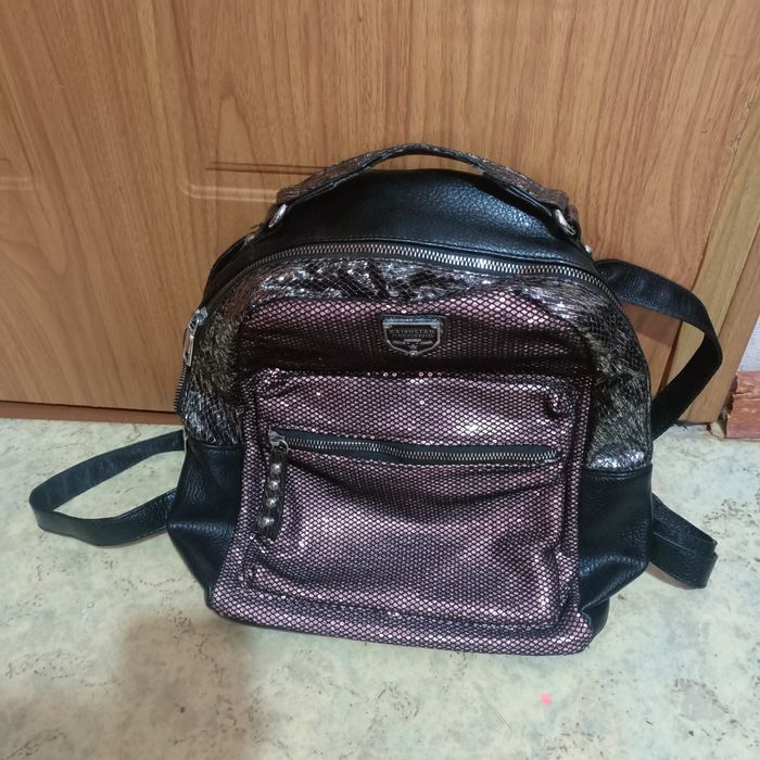 Продам рюкзачки женские