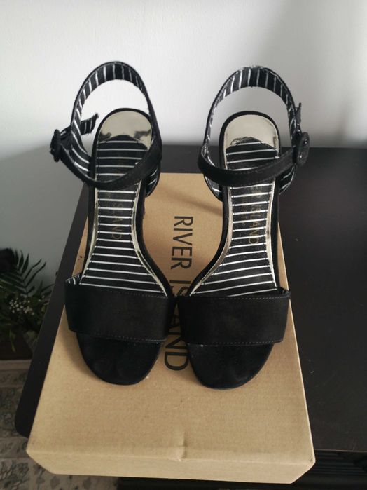 Sandale negre piele intoarsa River Island