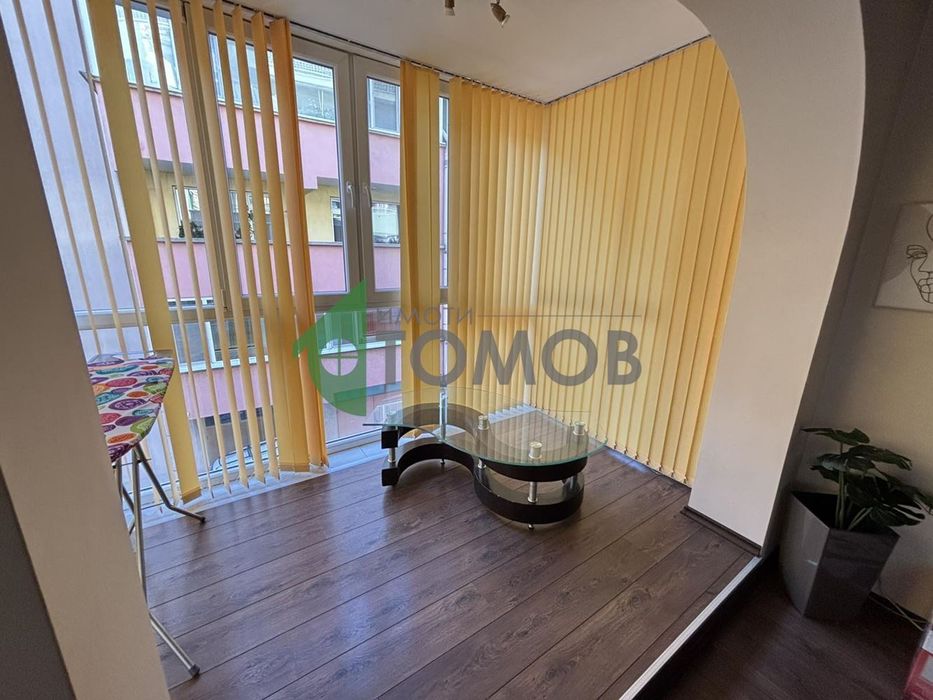 Просторен тристаен апартамент в кв. Билла 1