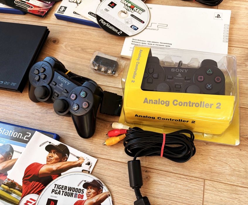 PlayStation 2 Slim модел 90004 с кутия, 5 игри и два джойстика