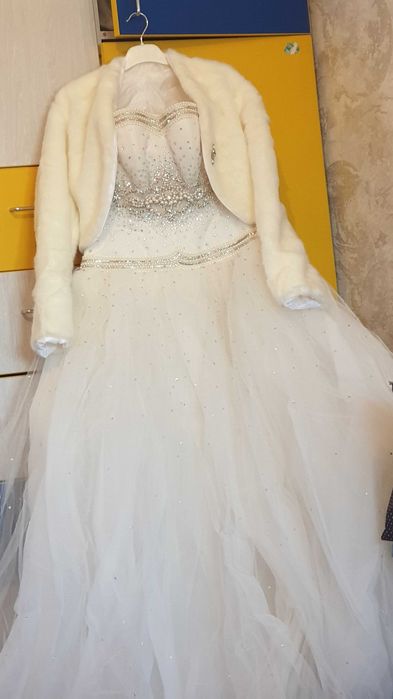 Свадебное платье и шуба фата в подарок