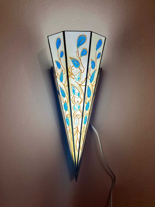 Витражна лампа за стена