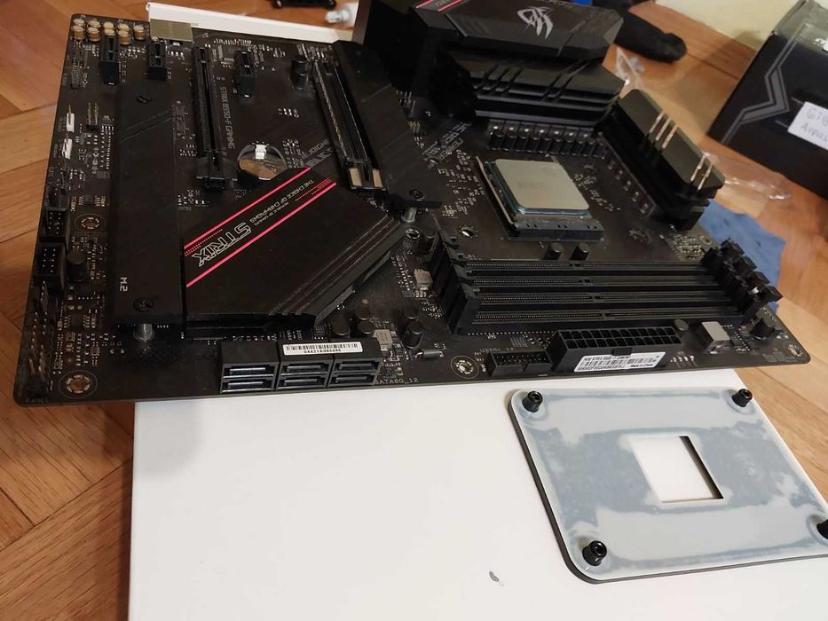 AMD Ryzen 7 5800X + Asus Rog StriX B550-F Gaming