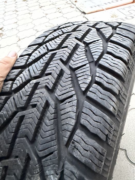 Продам зимние резины 225/45/17