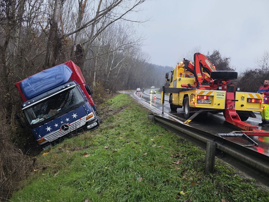 Tractari Auto Autostrada A1 Platforma cu Macara Tractari Camioane