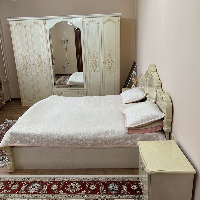 Спальный гарнитур (Италия)