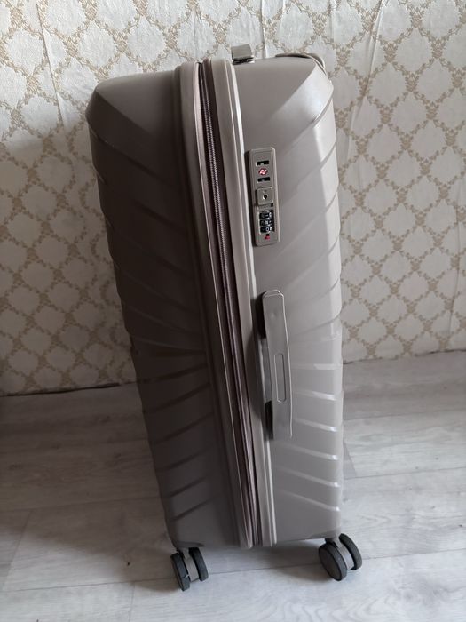 чемодан  большой 25к